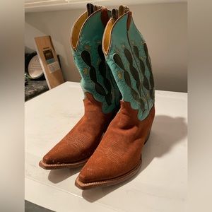 Justin Boots real leather and authentic cowgirl boots
